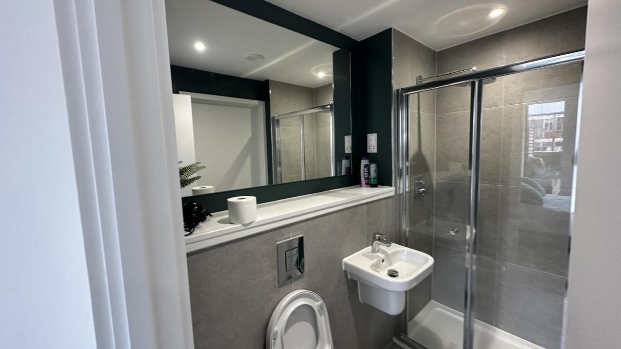 Lux Livin' Apartments - Luxury 2 Bed Apartment With Sky Garden Манчестер Экстерьер фото
