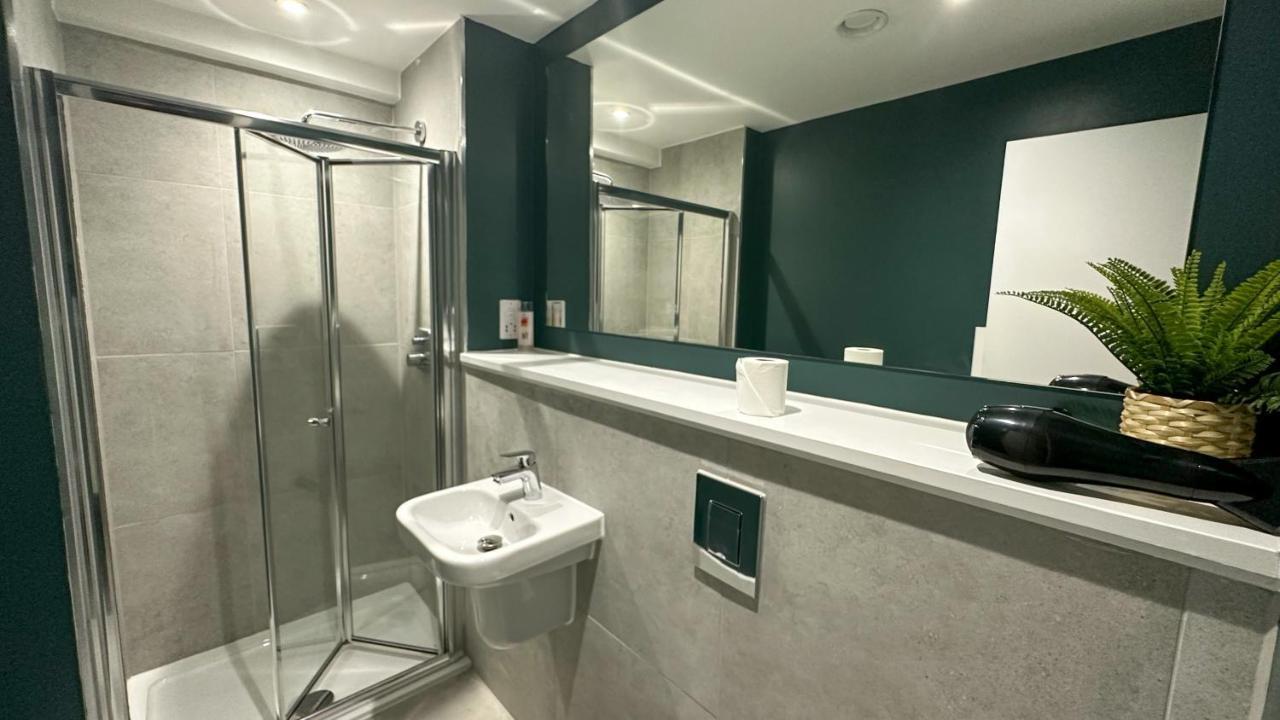 Lux Livin' Apartments - Luxury 2 Bed Apartment With Sky Garden Манчестер Экстерьер фото