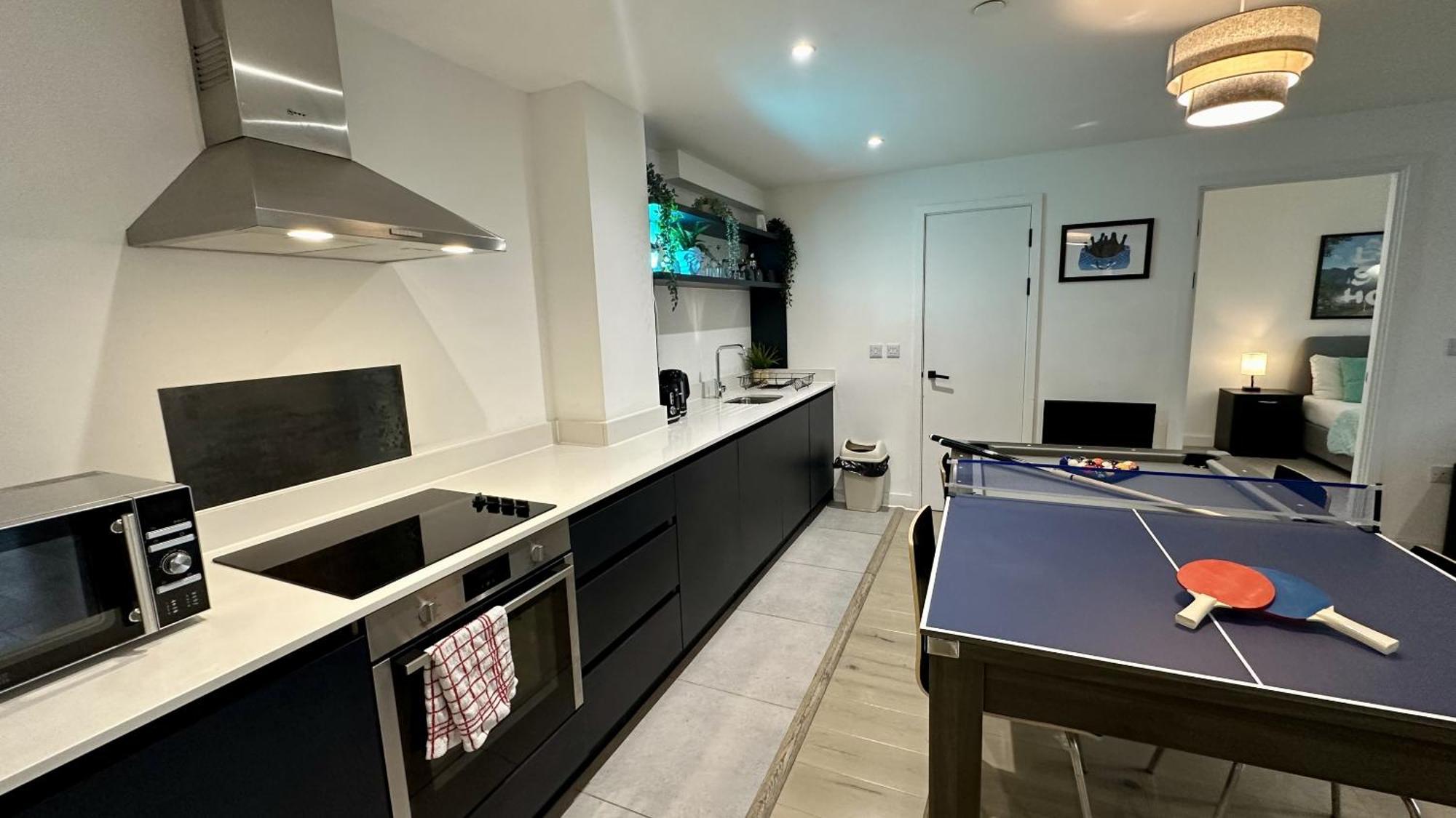 Lux Livin' Apartments - Luxury 2 Bed Apartment With Sky Garden Манчестер Экстерьер фото