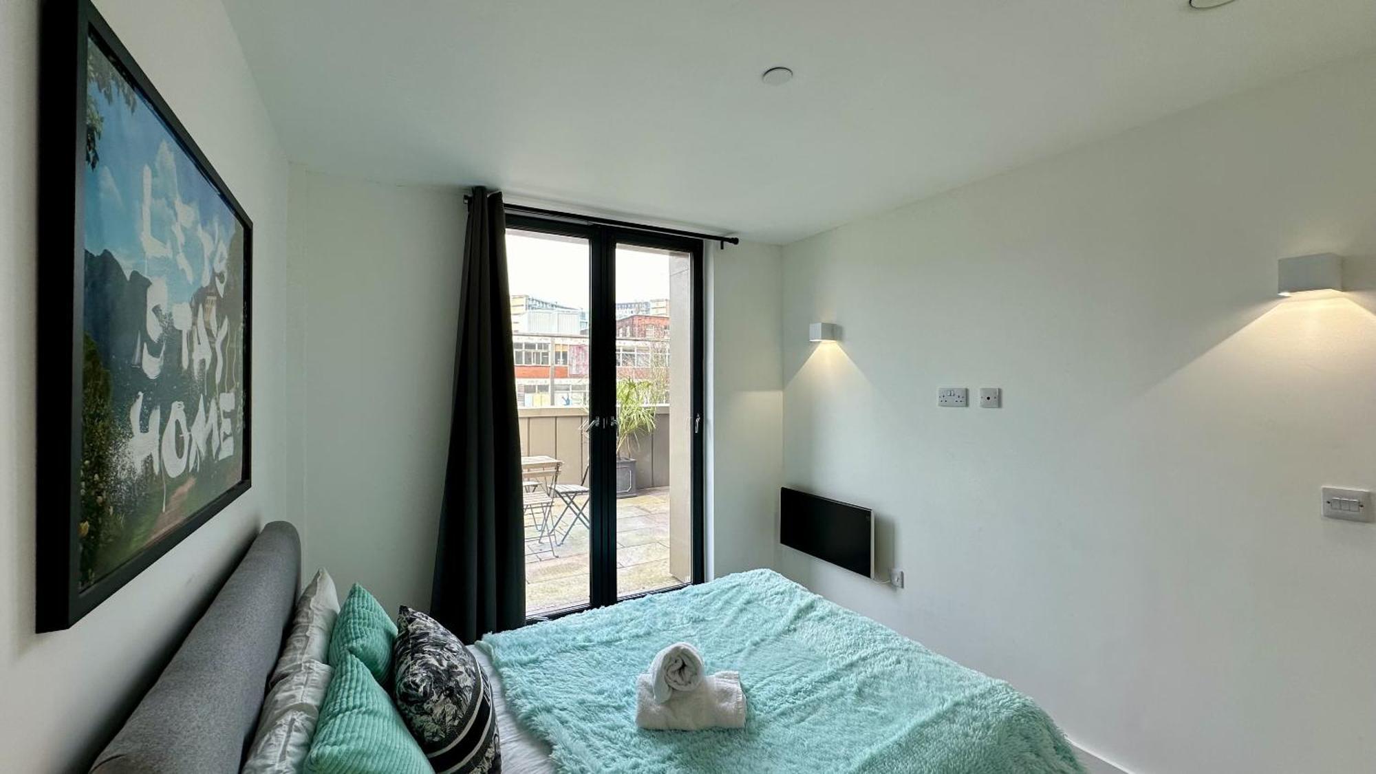 Lux Livin' Apartments - Luxury 2 Bed Apartment With Sky Garden Манчестер Экстерьер фото