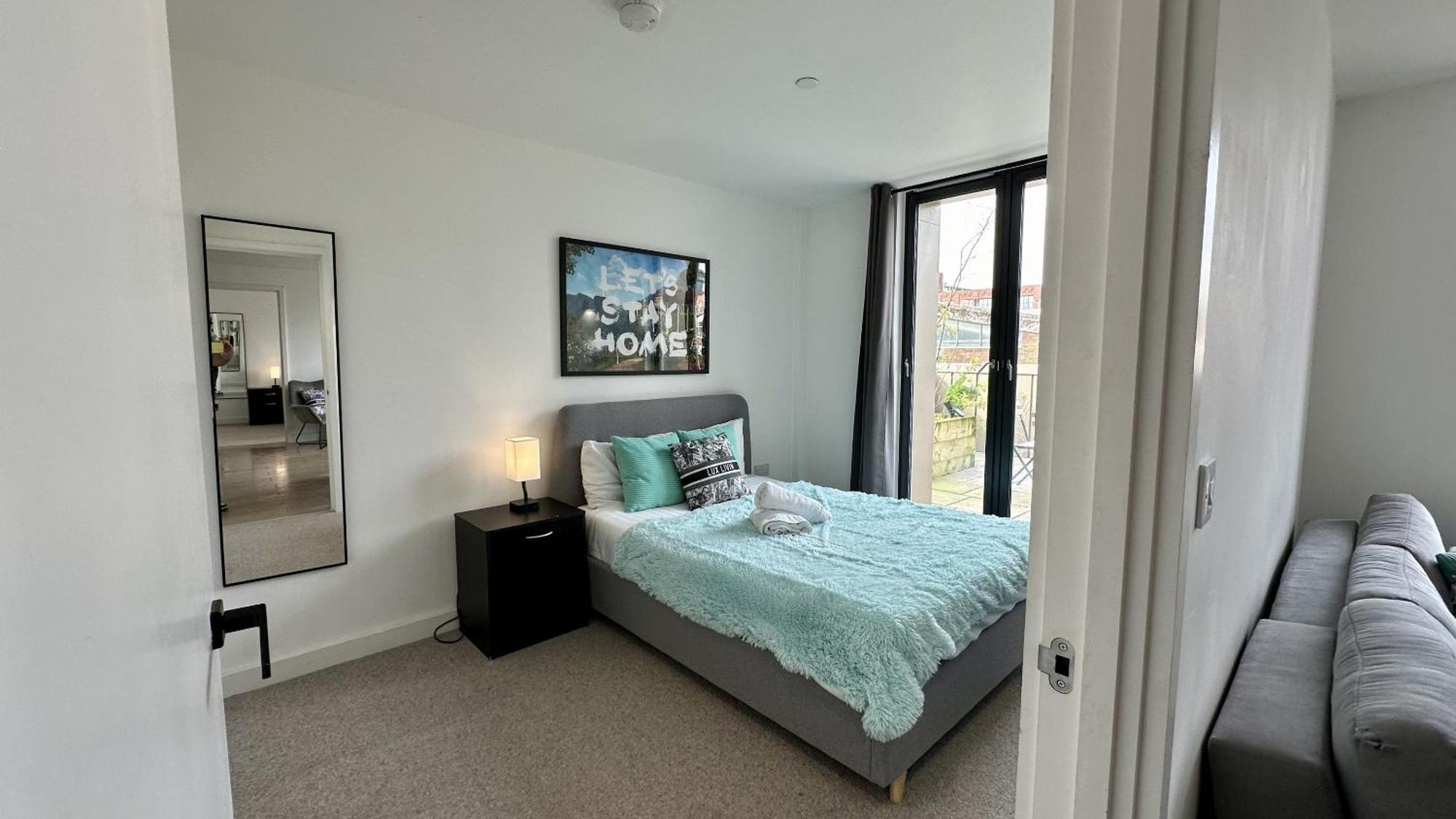 Lux Livin' Apartments - Luxury 2 Bed Apartment With Sky Garden Манчестер Экстерьер фото