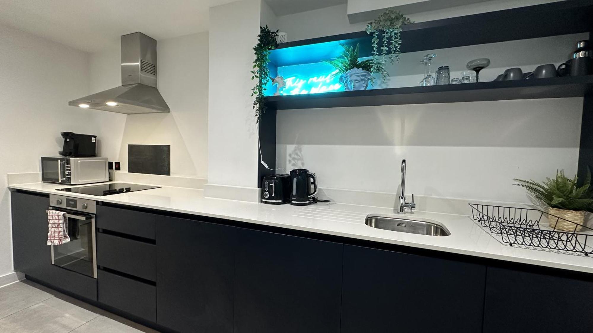 Lux Livin' Apartments - Luxury 2 Bed Apartment With Sky Garden Манчестер Экстерьер фото