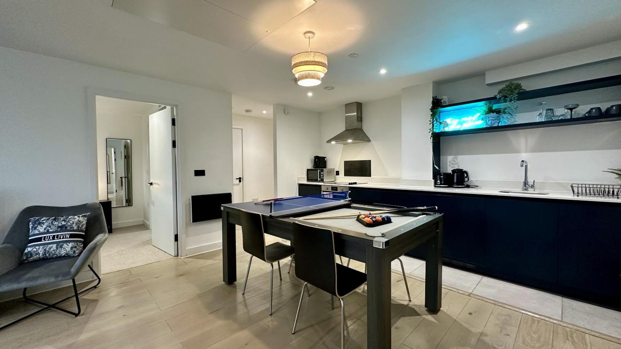 Lux Livin' Apartments - Luxury 2 Bed Apartment With Sky Garden Манчестер Экстерьер фото