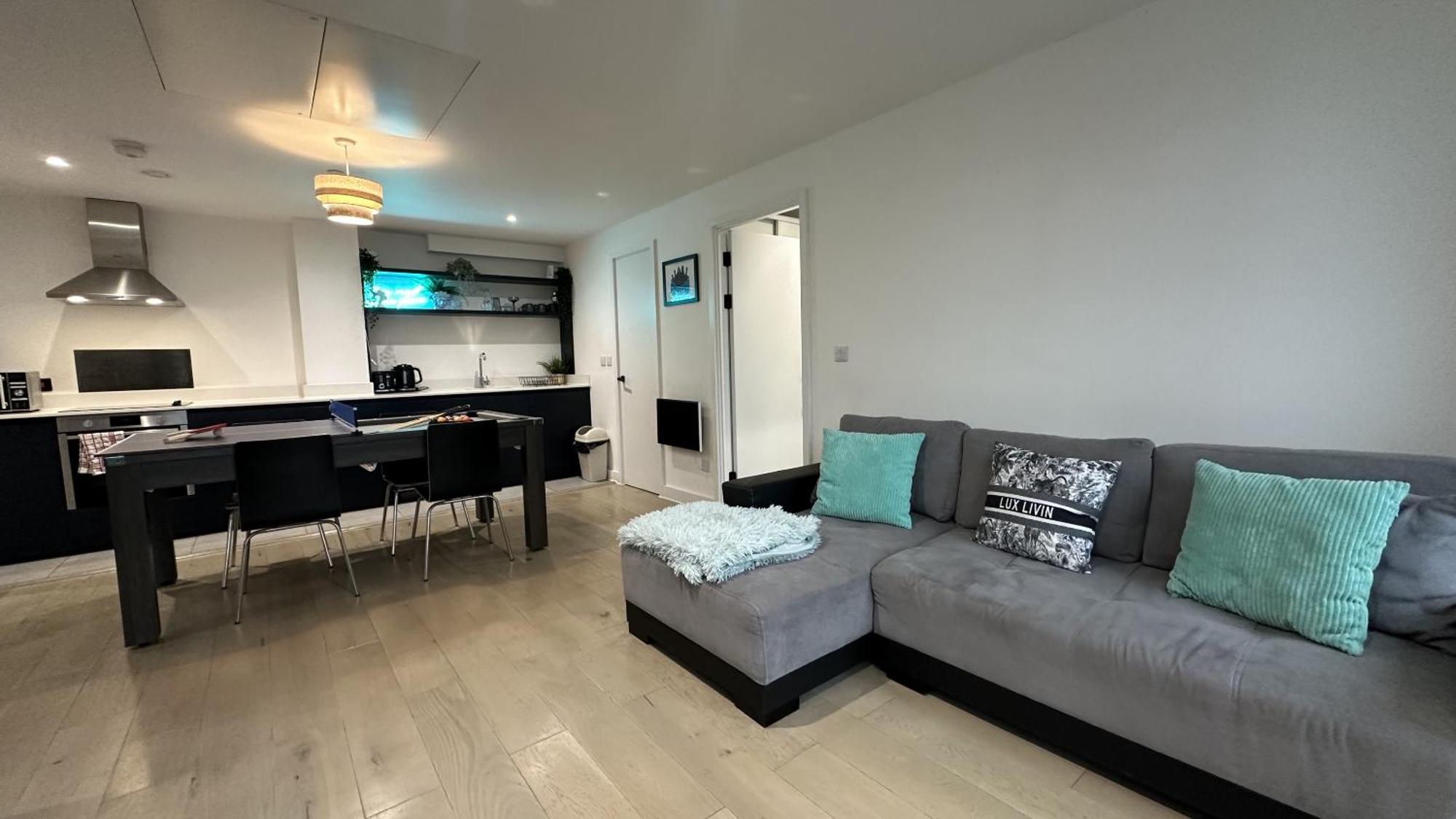 Lux Livin' Apartments - Luxury 2 Bed Apartment With Sky Garden Манчестер Экстерьер фото