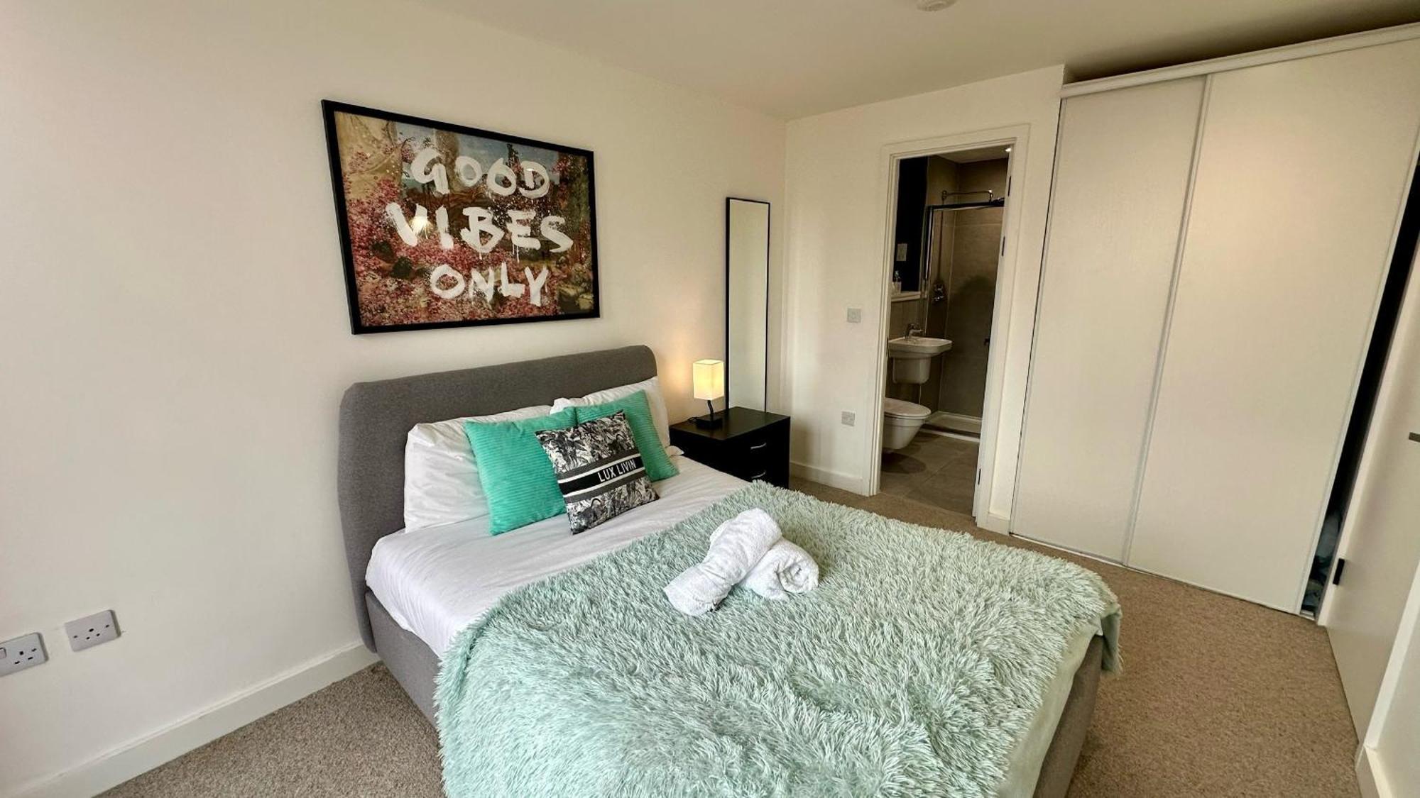 Lux Livin' Apartments - Luxury 2 Bed Apartment With Sky Garden Манчестер Экстерьер фото
