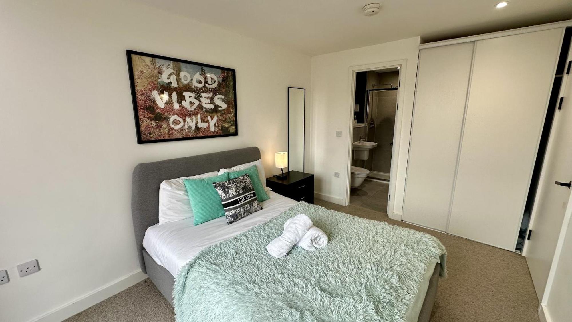 Lux Livin' Apartments - Luxury 2 Bed Apartment With Sky Garden Манчестер Экстерьер фото