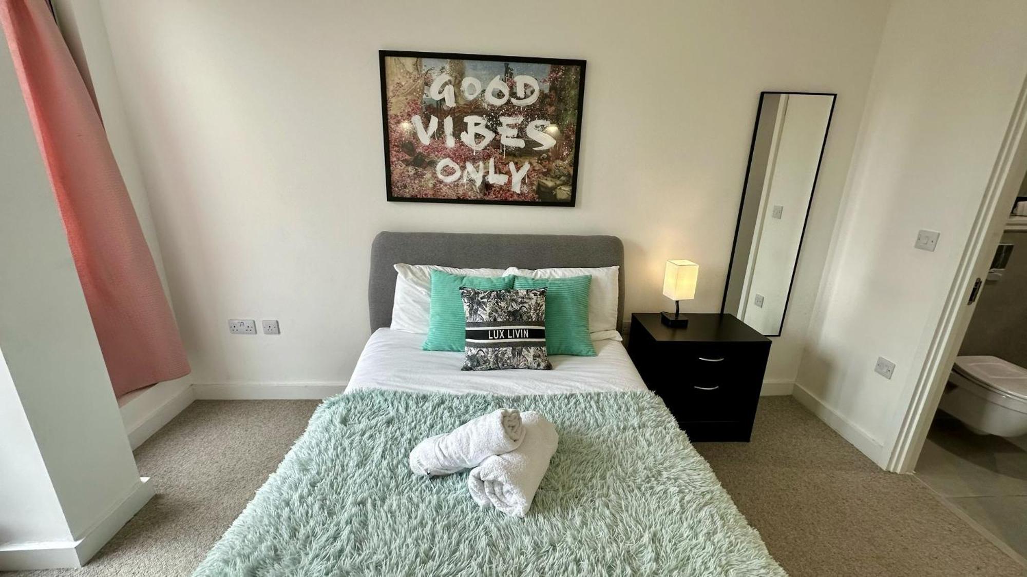 Lux Livin' Apartments - Luxury 2 Bed Apartment With Sky Garden Манчестер Экстерьер фото
