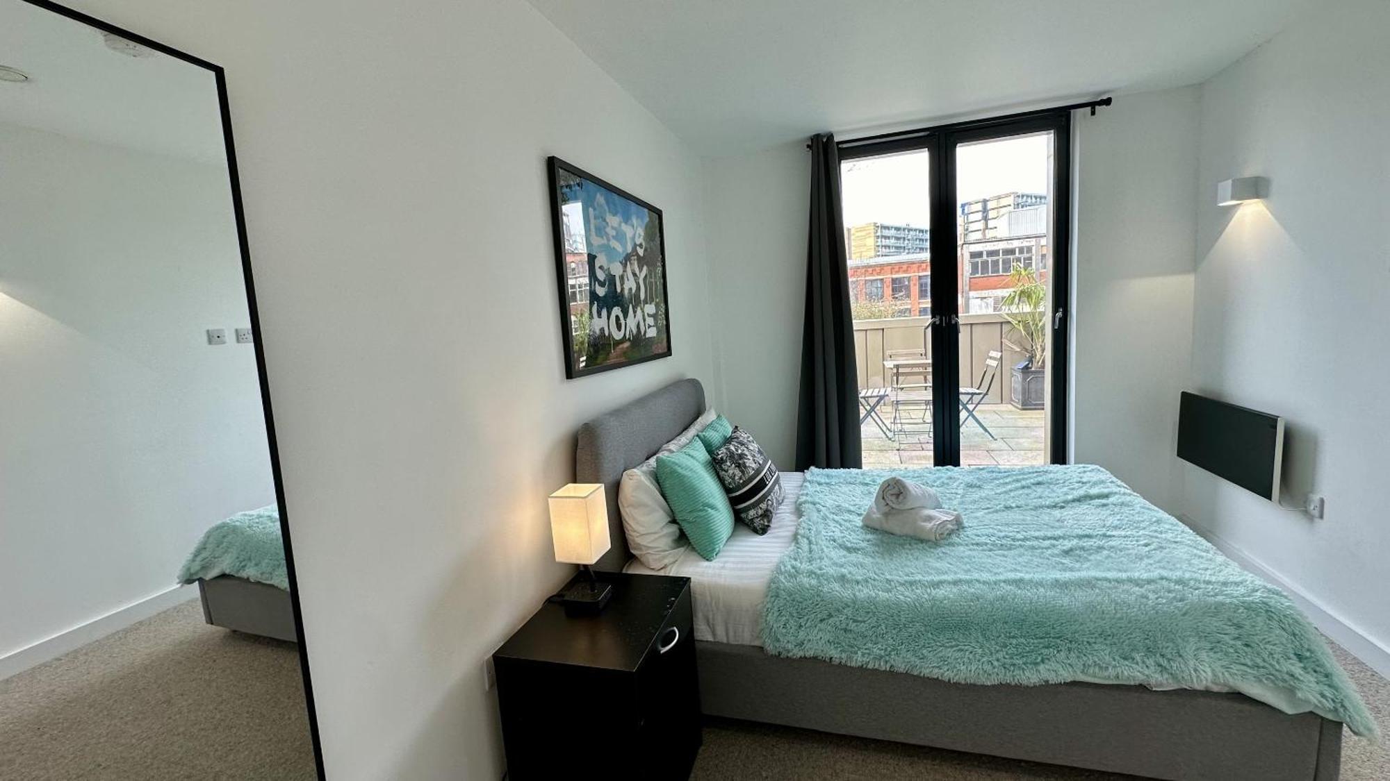 Lux Livin' Apartments - Luxury 2 Bed Apartment With Sky Garden Манчестер Экстерьер фото